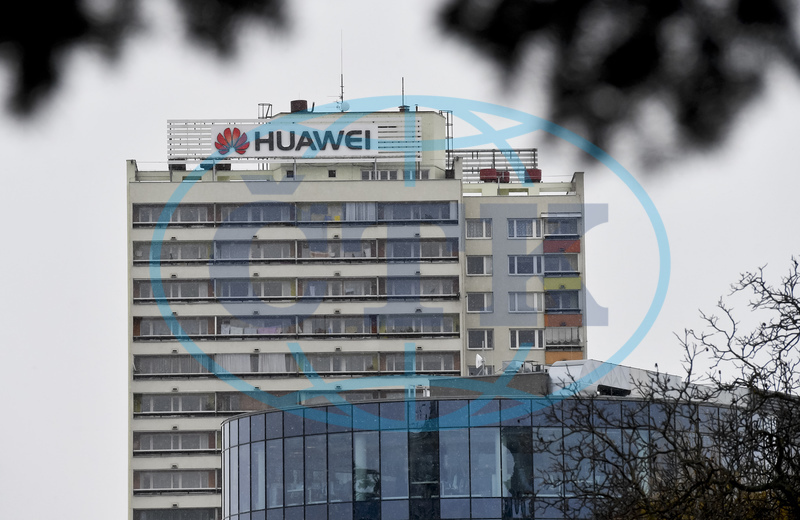 Huawei hrozí soudy i arbitráží