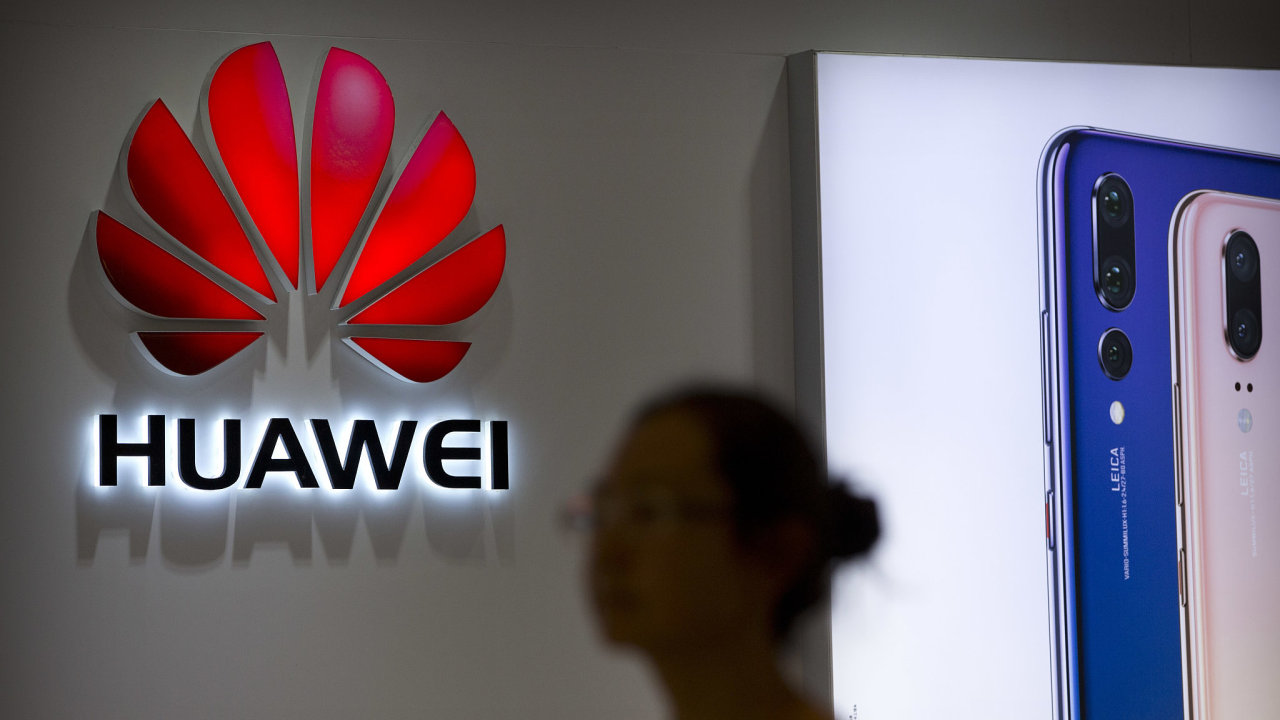 ČVUT nebude pokračovat ve spolupráci s Huawei. Škola vyčkává